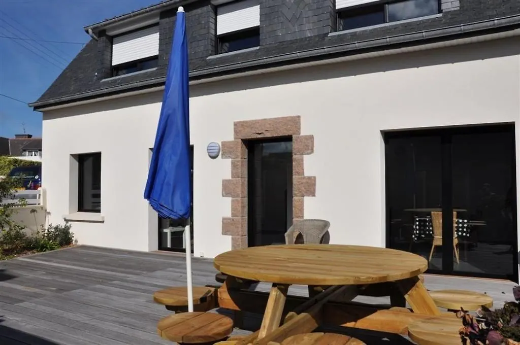 Belle Maison 3 Etoiles Avec Vue Mer Lointaine Depuis L'Etage, A 400M A Tregastel - Ref 181 Villa