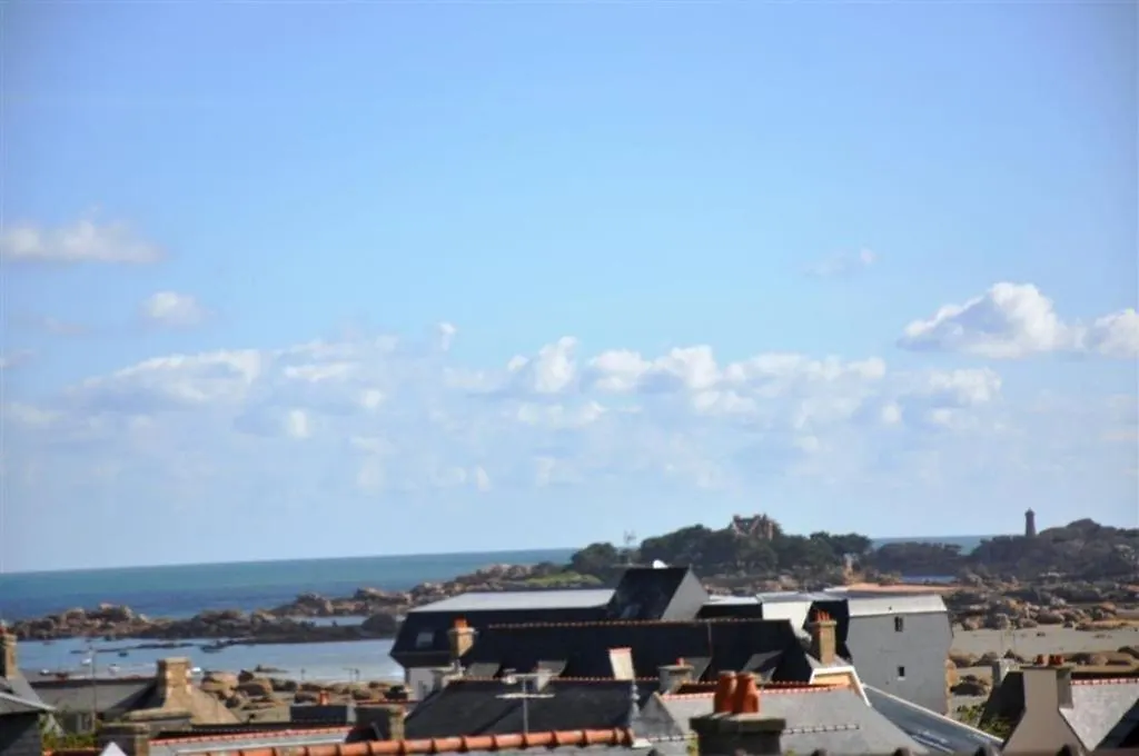Belle Maison 3 Etoiles Avec Vue Mer Lointaine Depuis L'Etage, A 400M A Tregastel - Ref 181 0*,  France